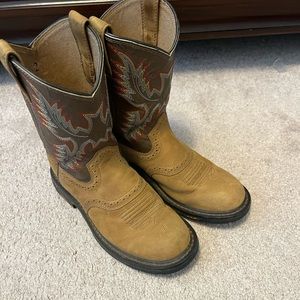 Boys size 2 youth Ariat Cowboy boots. Excellent condition. Maybe worn 3 times.